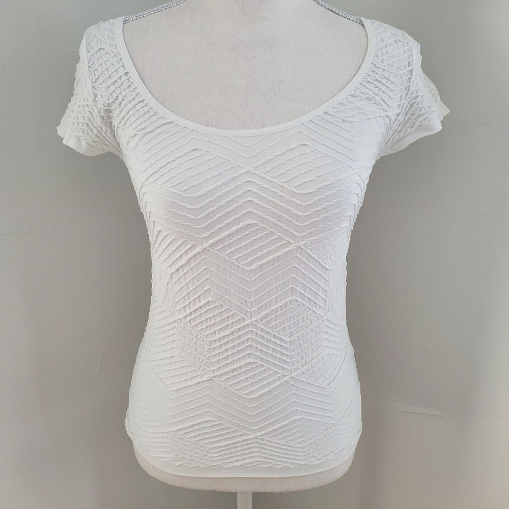 Bebe Textured Cut Out Tee M/L